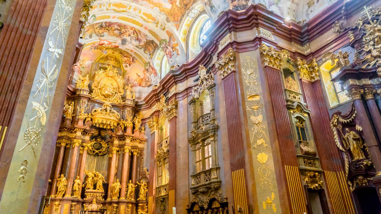 世界上最大的女性修道院,世界上第一座修道院是谁建立的