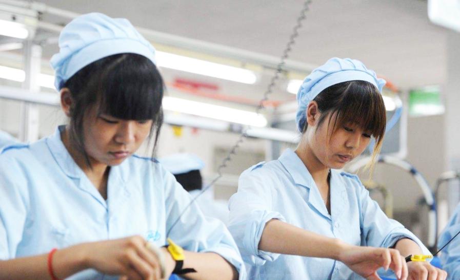 无语！大学生“天价”学费想圆空姐梦，毕业却被分配在酒店大堂