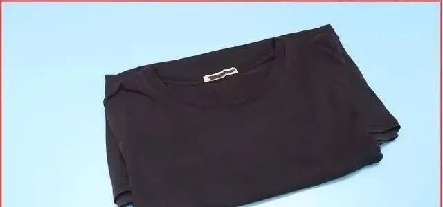 彩色衣服被漂白水弄褪色怎么恢复,黑色衣服褪色了发红如何恢复原色