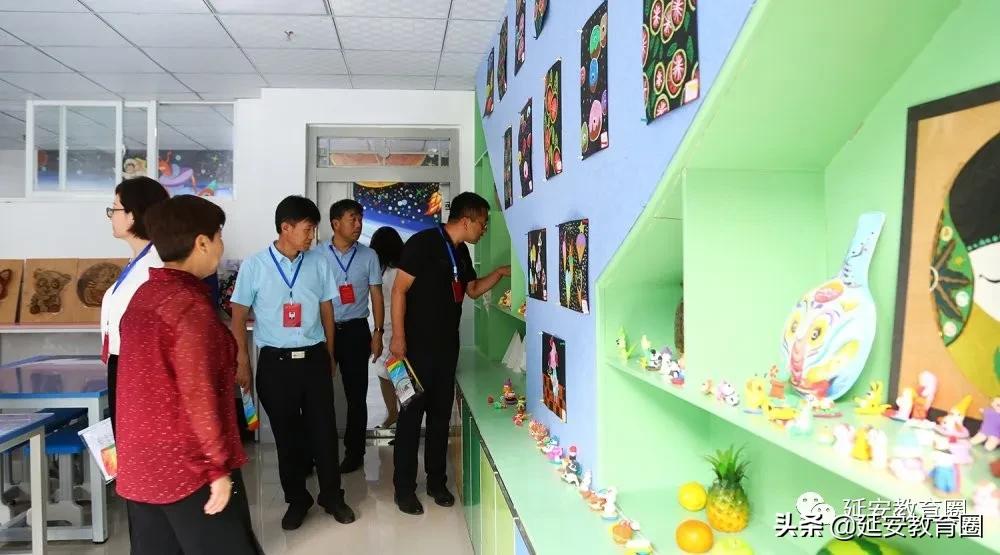 这个新扩建的学校太气派了,前来视察的领导赞不绝口