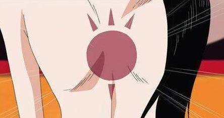 女帝成为天龙人的奴隶的这四年里都发生了什么？