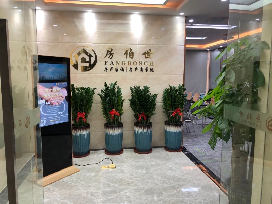 去年50万首付买华侨城的那位朋友，现在过得怎么样？