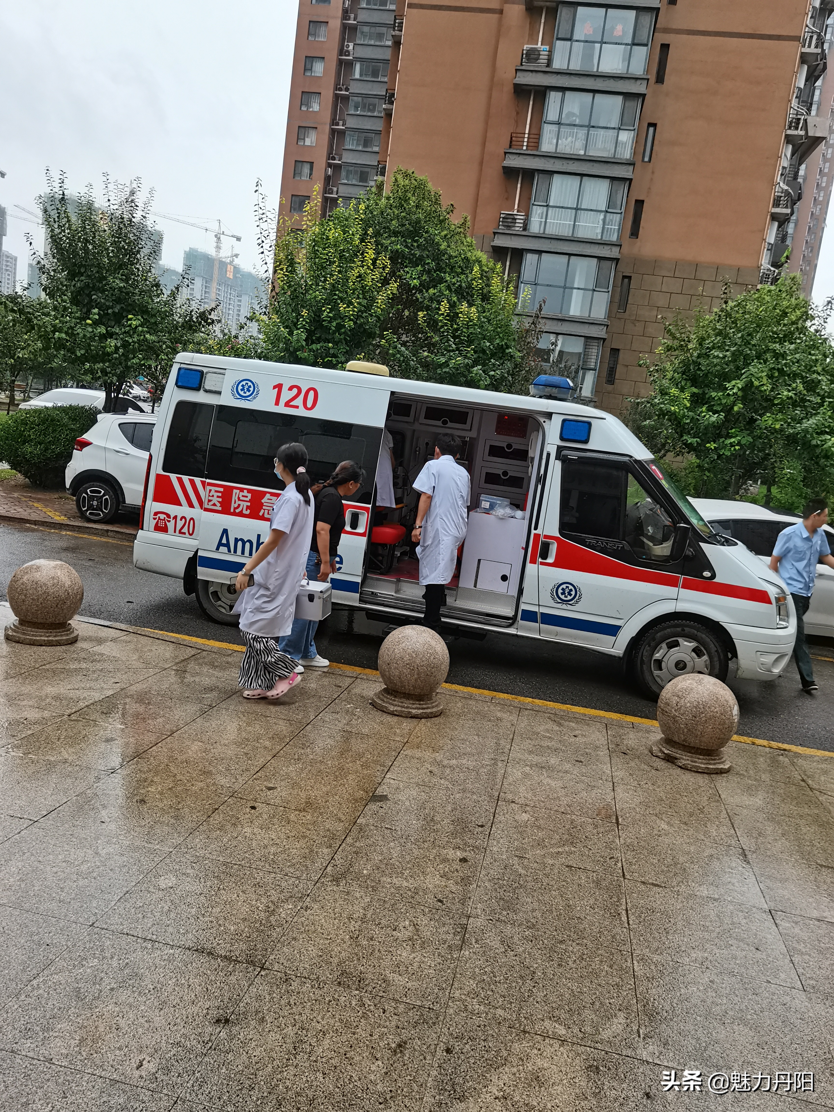 我为群众办实事送温暖进社区活动,我为群众办实事送医下乡