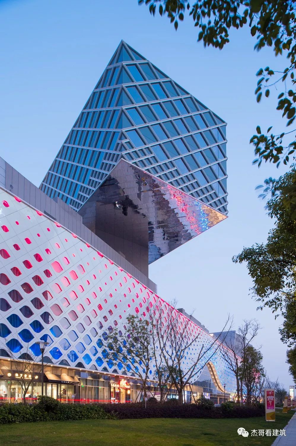 杭州滨江宝龙建筑,杭州滨江宝龙城住宅