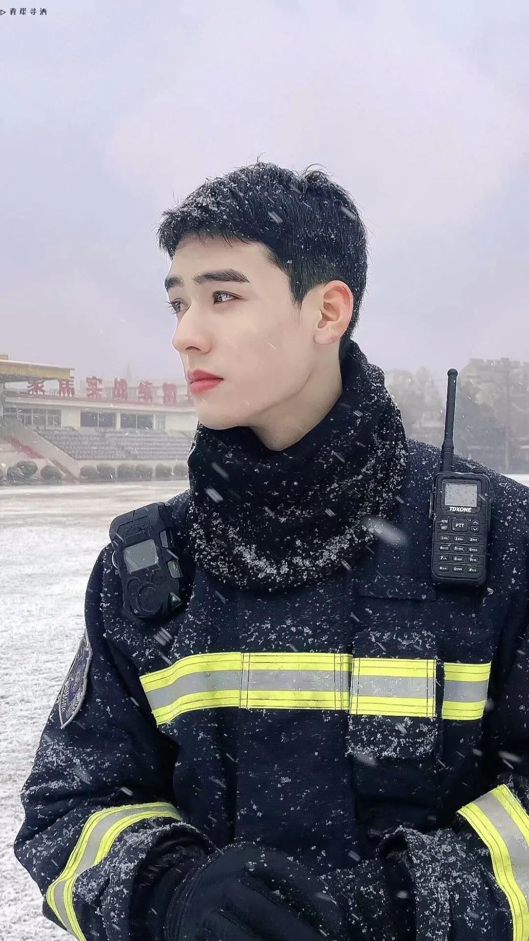 出圈神图高颜值,那些出圈的神图瞬间