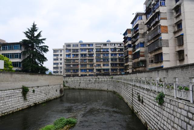 贵州安顺豪车街拍,看看贵阳安顺的风光