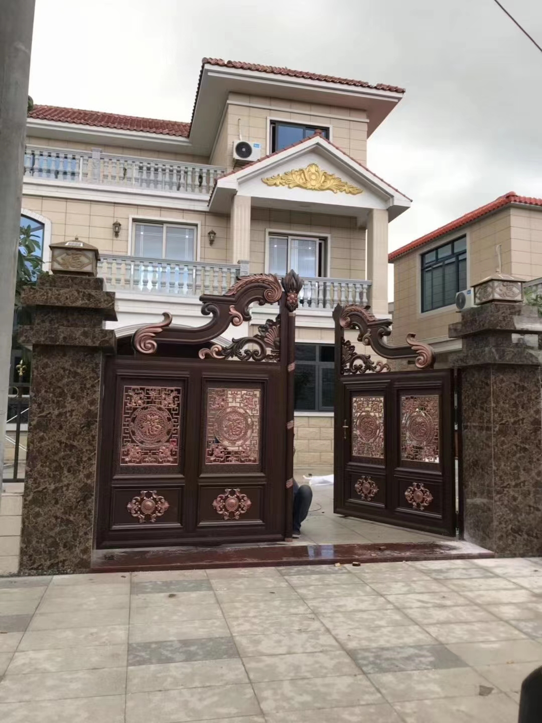 双开铝艺大门安装,双开铝艺大门