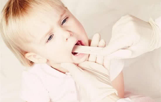 宝宝卡鱼刺了去医院怎么解决,宝宝鱼刺卡喉咙急救方法