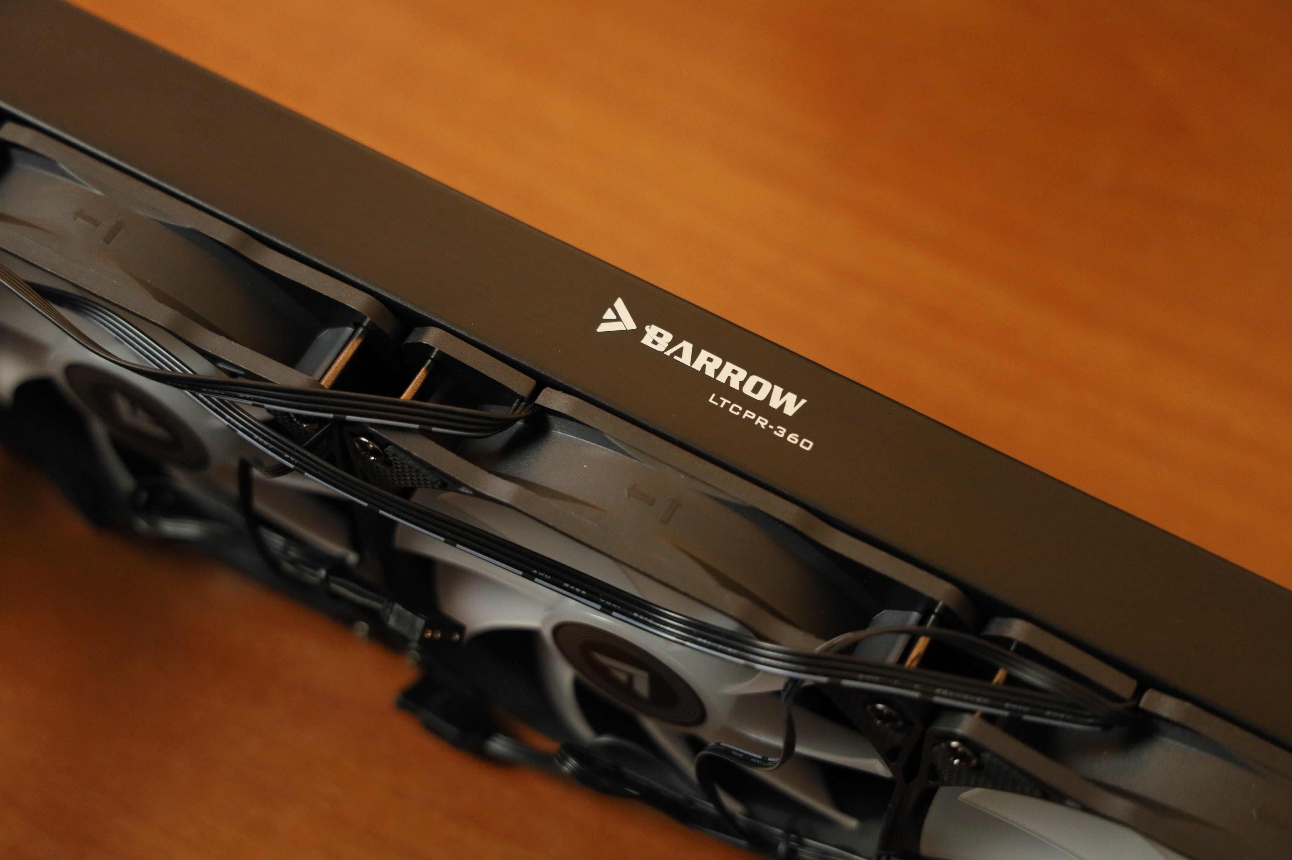 机箱加装风扇后开机f1,360水冷机箱炫酷