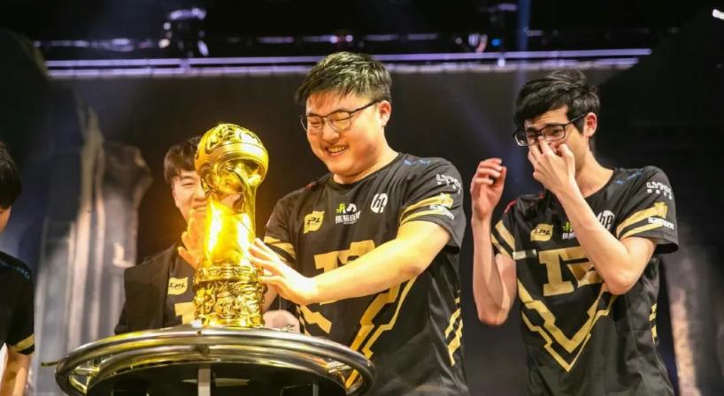 网瘾少年身价3亿,23岁网瘾小伙