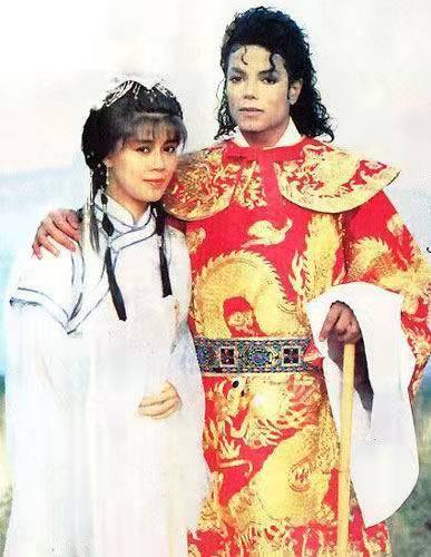 中山迈克尔杰克逊,迈克尔杰克逊跟中山老太太合影