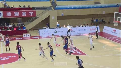 曾经以一己之力单挑法国后防线,曾经效力广东东莞cba篮球队的队员