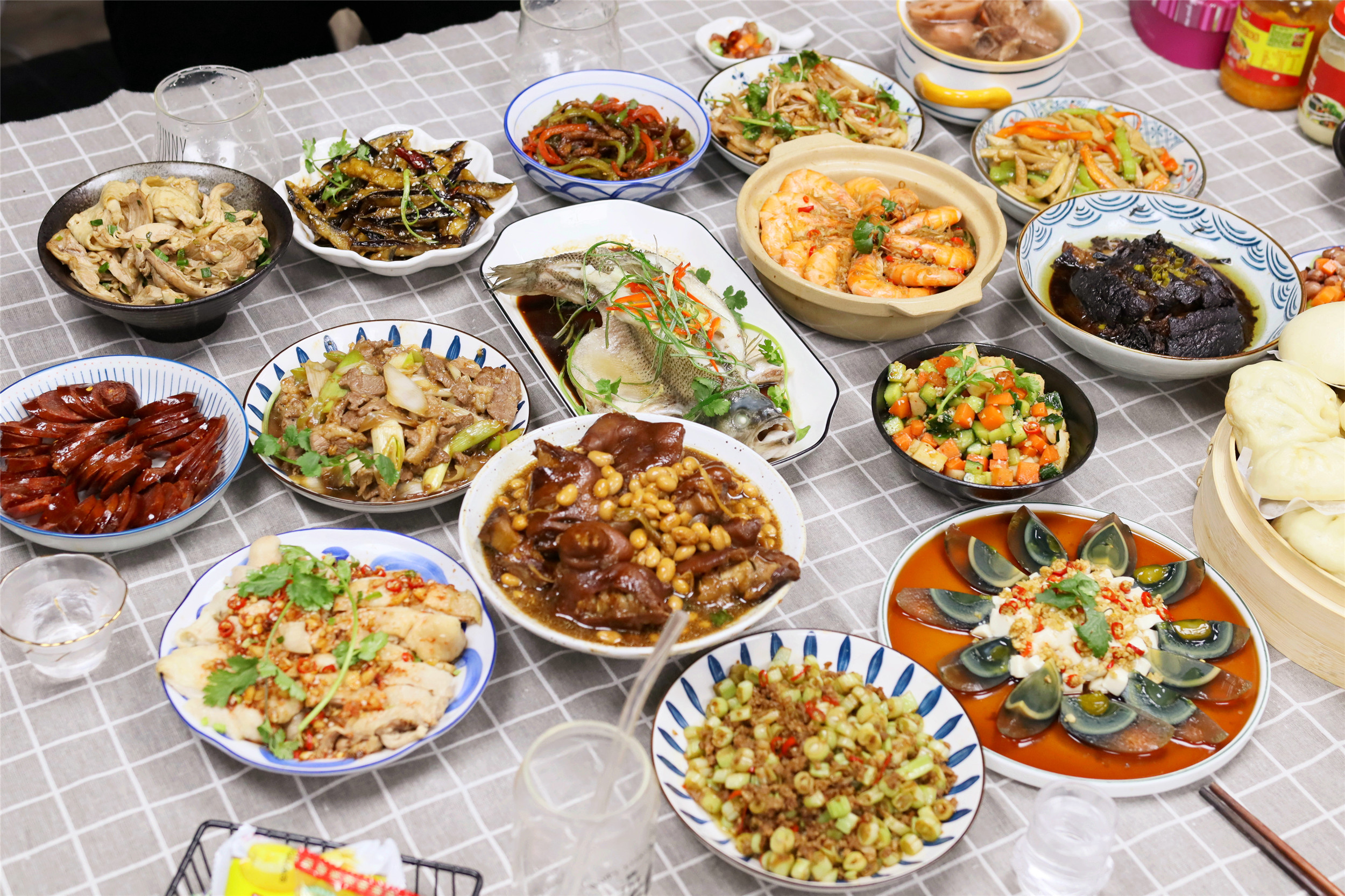 年夜饭必备菜肴上桌全家抢着吃,2021年夜饭菜单16个菜做法