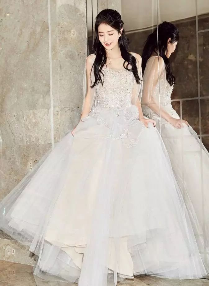 对外社会大姐头,对内花痴的小迷妹