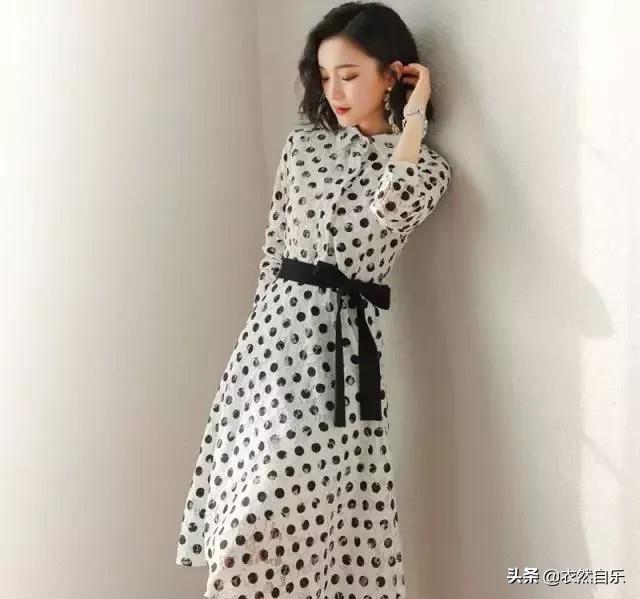 今年最流行碎花裙中长款,比较老气的碎花裙怎么穿出时尚感