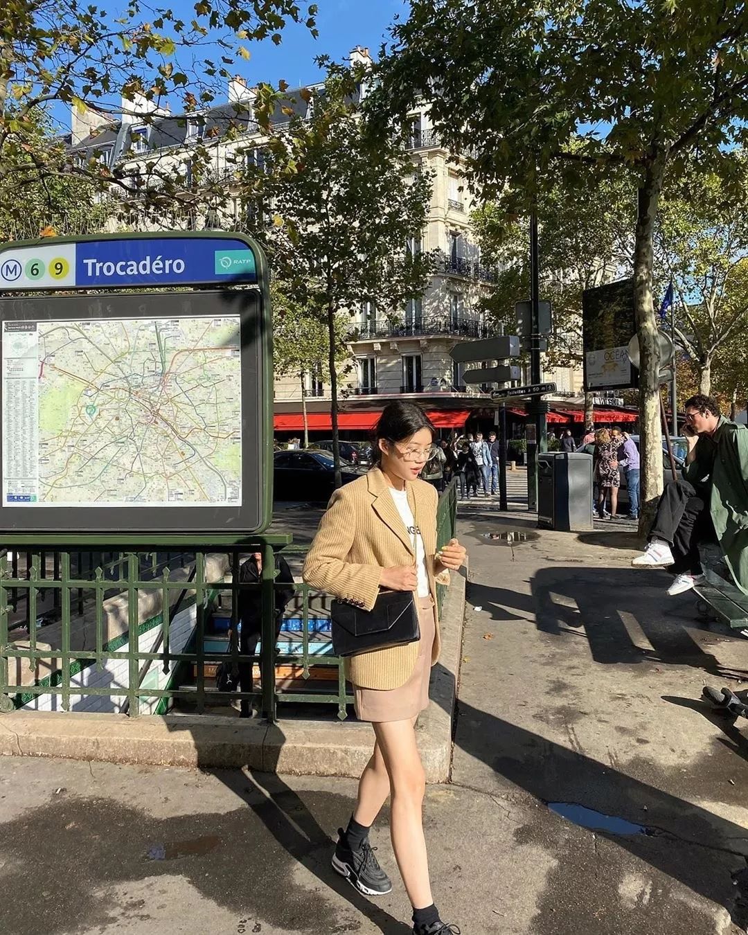 中长款毛衣外套显高显瘦穿搭,大衣连帽毛衣穿搭攻略