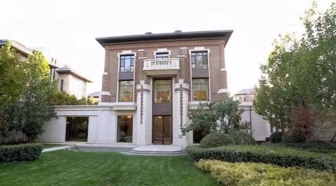 2.2亿又豪宅火了！保洁费10万，贫穷再次限制了我的想象力