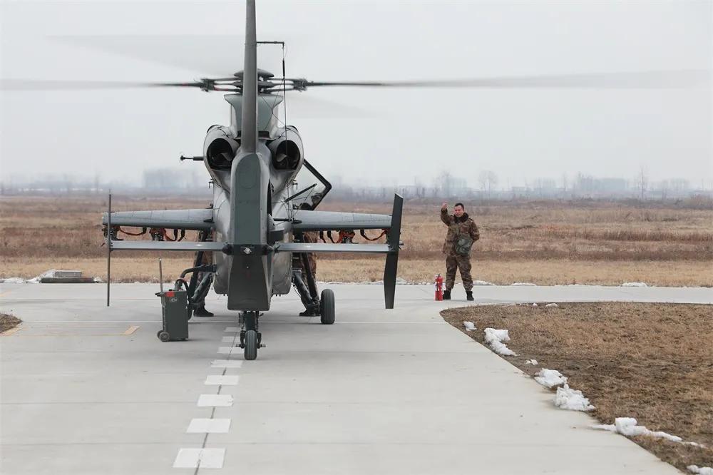 江淮雄鹰亮剑视频,升空即战斗