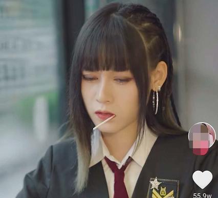 火遍全网的“小魔女”：一年涨粉1000万，学会3个技巧很重要