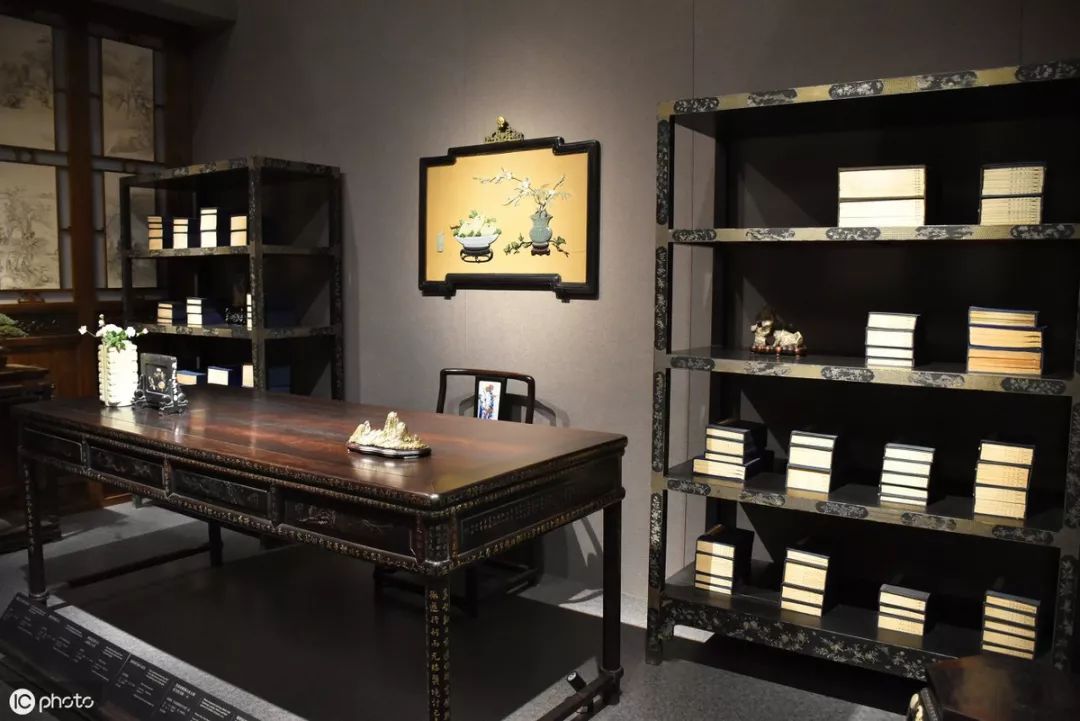 未见其人先闻其味指的是谁,未见其人先闻其味