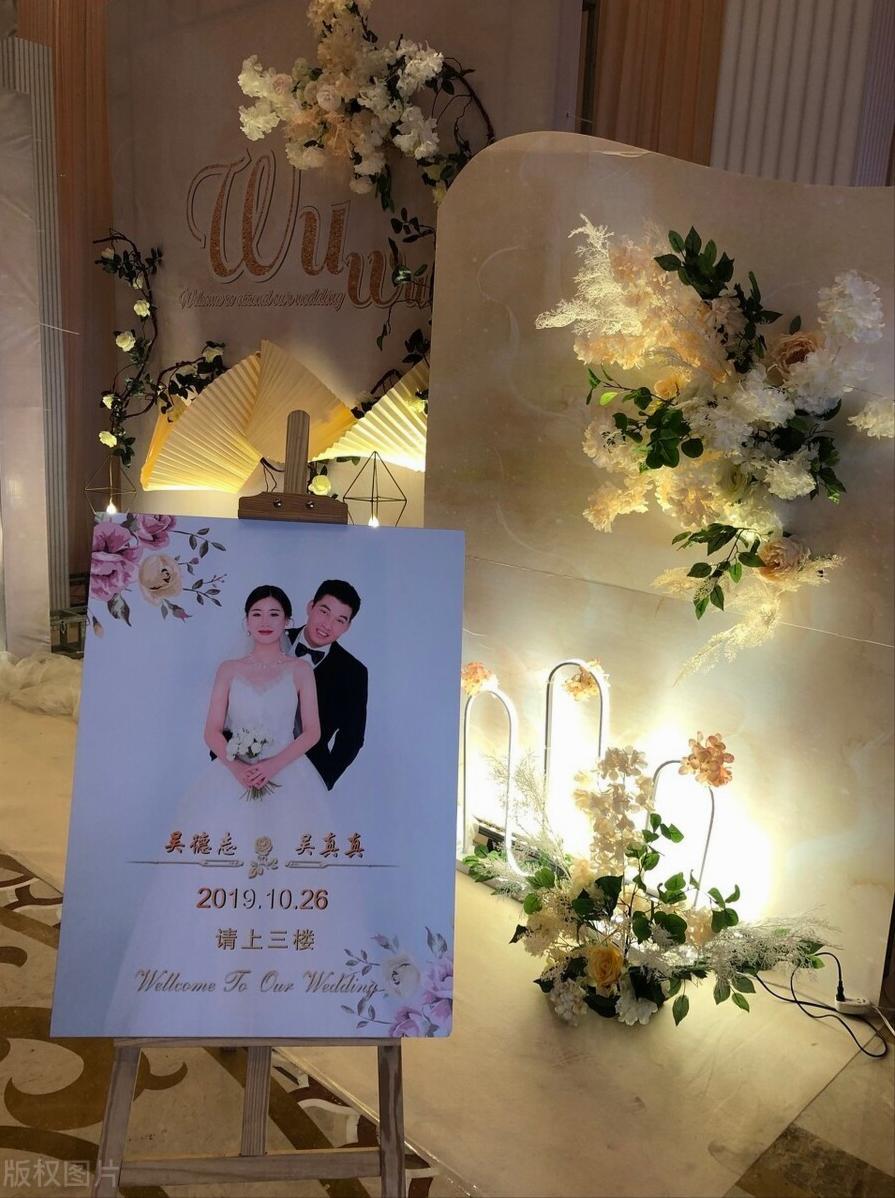 酒店婚礼迎宾指示牌,婚礼用的摆放在大门口的迎宾牌