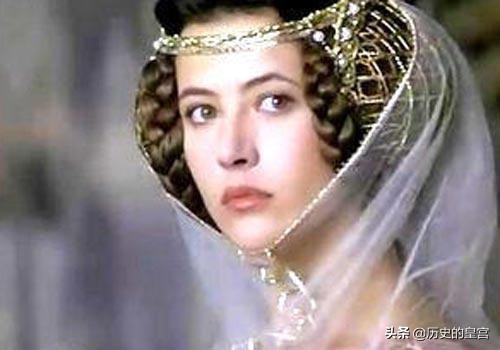 死法最惨的国王，只因他的性取向，王后把烧红的铁棒插进他的菊花