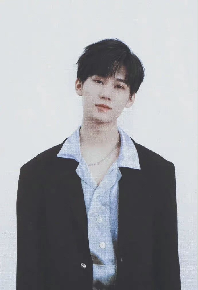 张真源军训中戏新生代表,张真源中戏军训表演视频