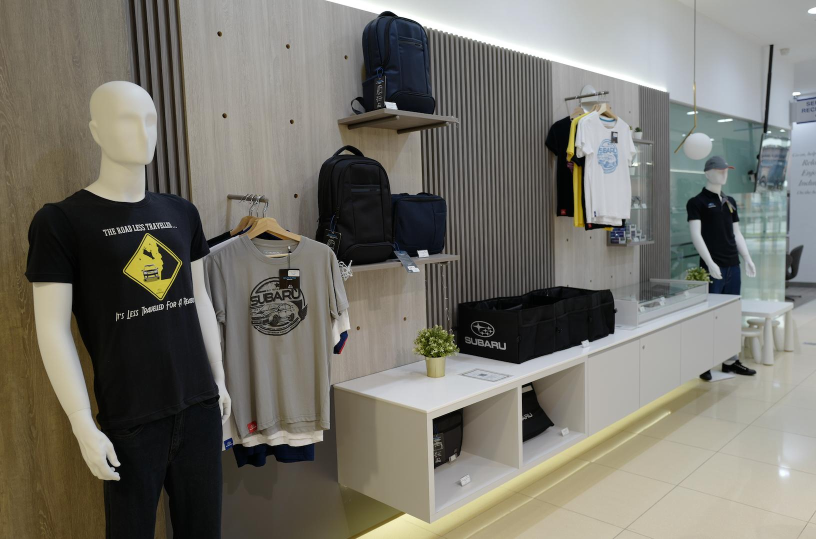 这个人把手摸在车上超过3天3夜赢了一辆车你觉得你行不？