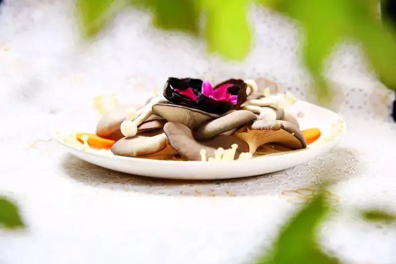 老板请你免费吃一锅两头牛！上饶这家火锅店又要排队了……