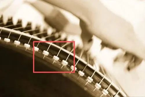 古筝很久不弹的琴弦容易断吗,古筝好久没弹一调就断