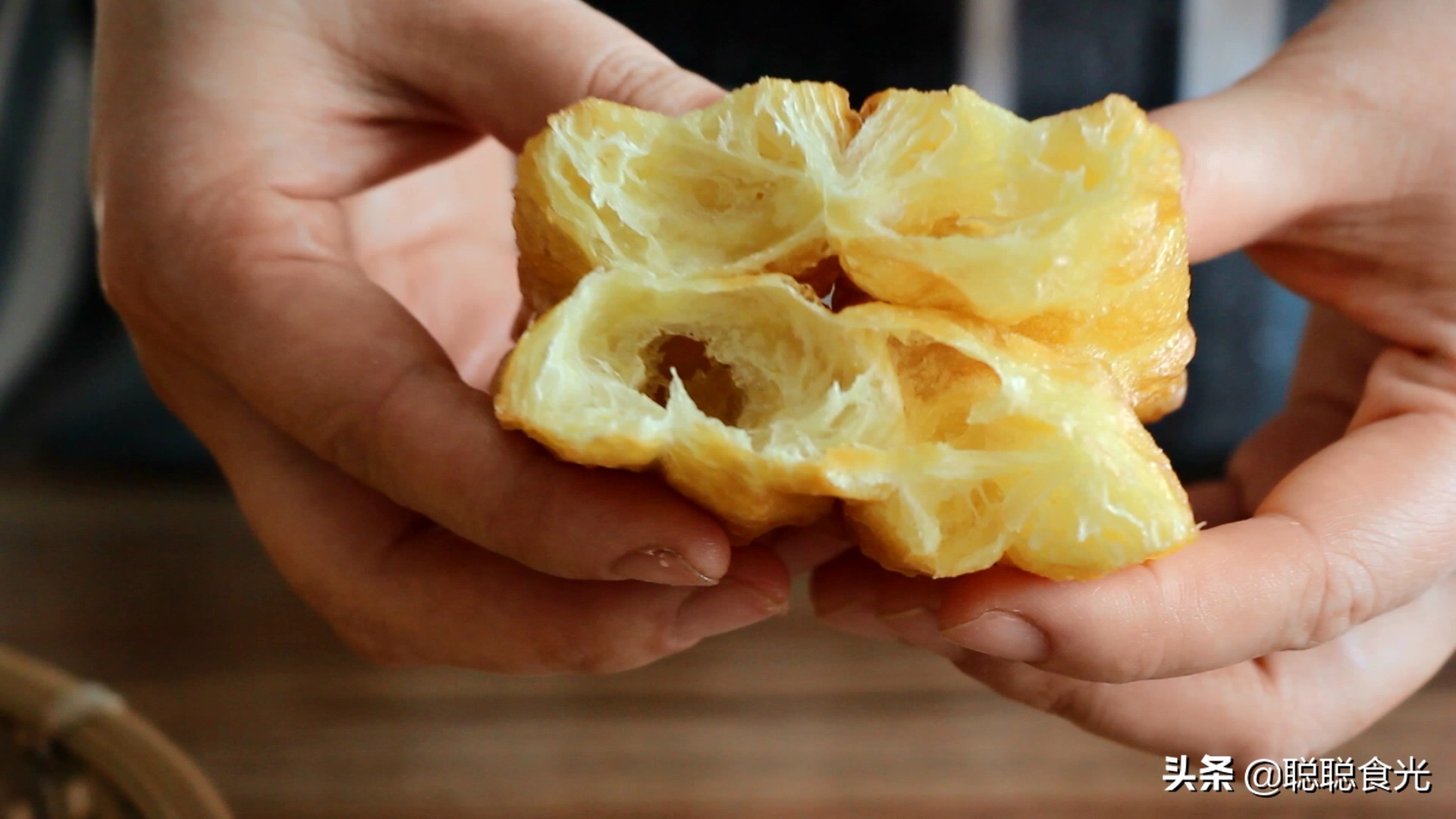 油条自发粉炸油条蓬松的全过程,炸油条用酵母好还是油条膨松剂好