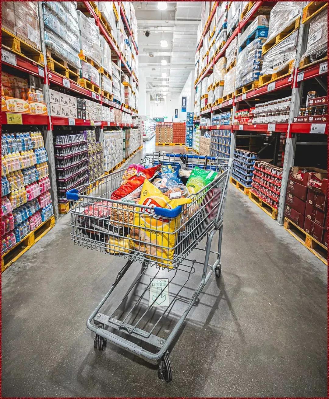 过年去超市囤货,过年没来得及买年货