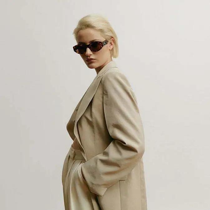 墨镜一戴谁都不爱时尚墨镜,推荐一款适合秋冬戴的墨镜