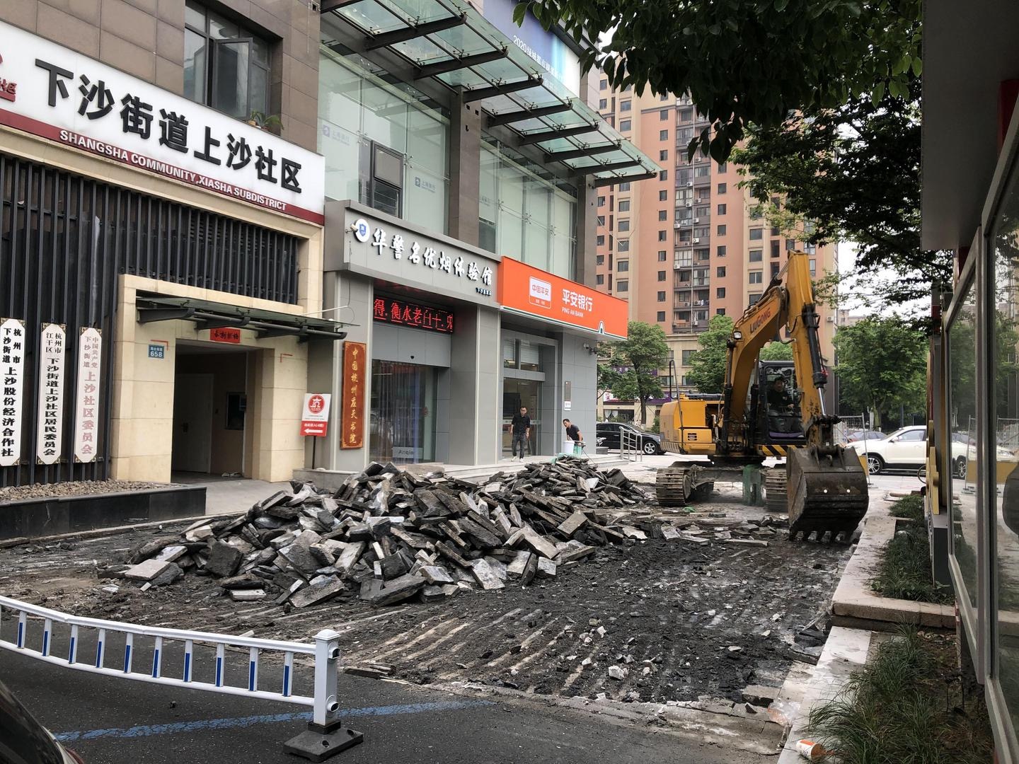 钱塘区这个社区门口的“心塞”路，通了