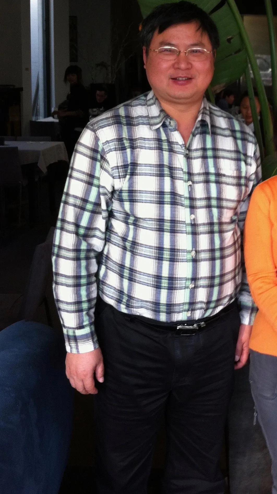 56岁老人跑步10年战胜癌症,他靠跑步走出人生低谷