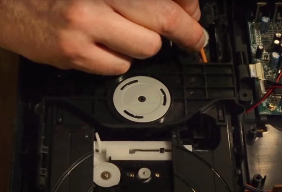 dvd机不出碟故障维修小技巧,dvd光盘放进去不转怎么解决