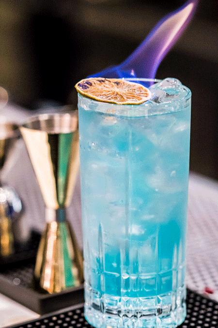 外滩惊现天价「奶盖雪蟹」，比宝马还贵