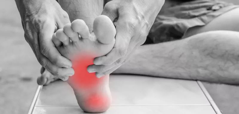 足跟痛中医按哪里一招教你解决,足跟痛一招教你解决视频