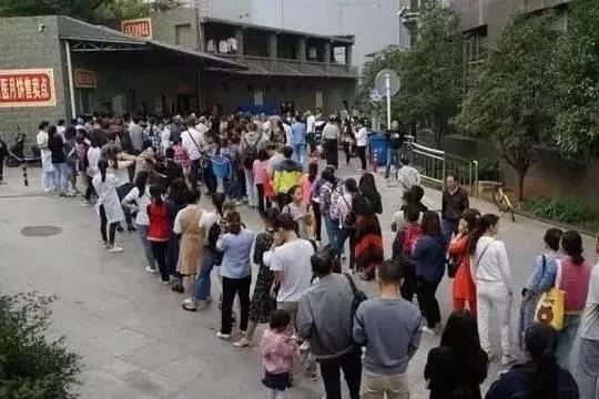 中秋月饼9.9快来百年老字号抢月饼,中秋月饼礼盒火热预定中