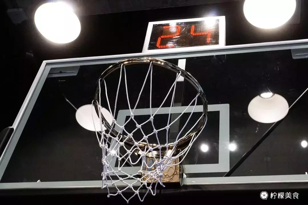 亚洲最大JORDAN旗舰店开业，我冒雨把“黑粉脚趾”买到手了！