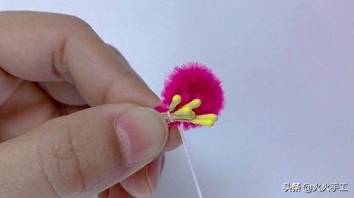 春天来啦手工创意扭扭棒,手工红梅花制作