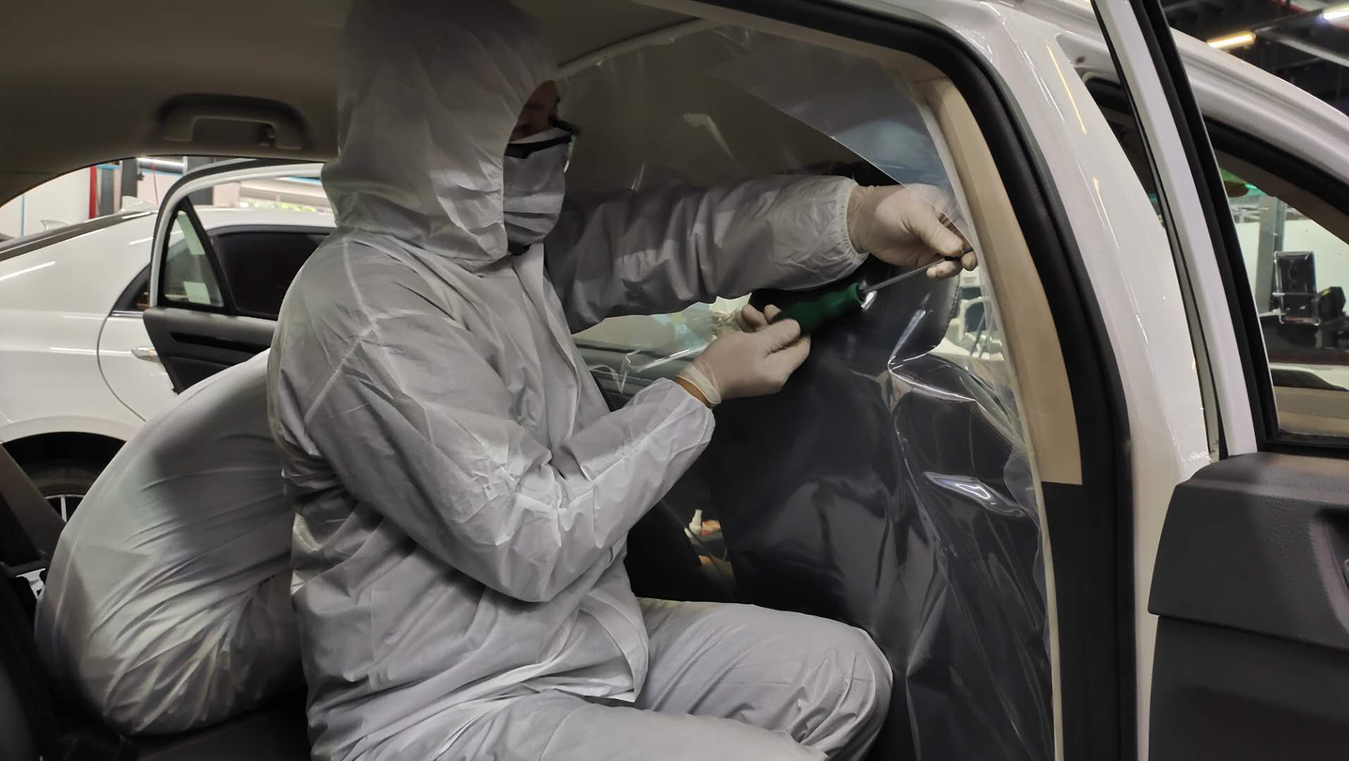 滴滴将在网约车内加装隔离膜,滴滴已经给全国网约车安装防护膜