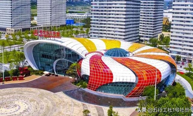 盘点那些建在奇葩地方的建筑,中国奇葩建筑大盘点