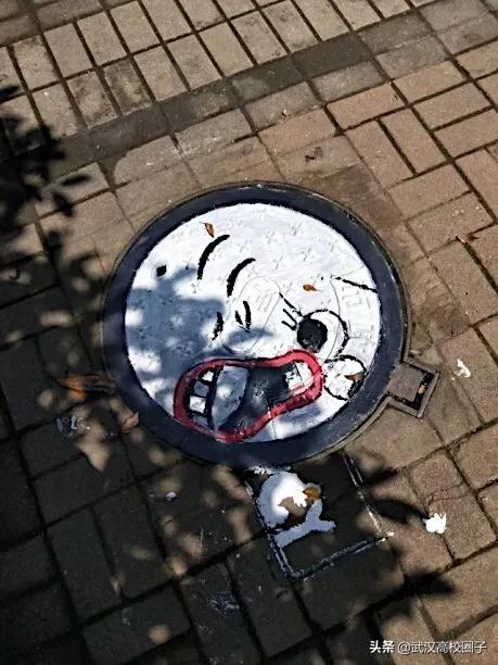 全武汉只有这所大学校门上跑火车，以前嫌弃现在却又舍不得