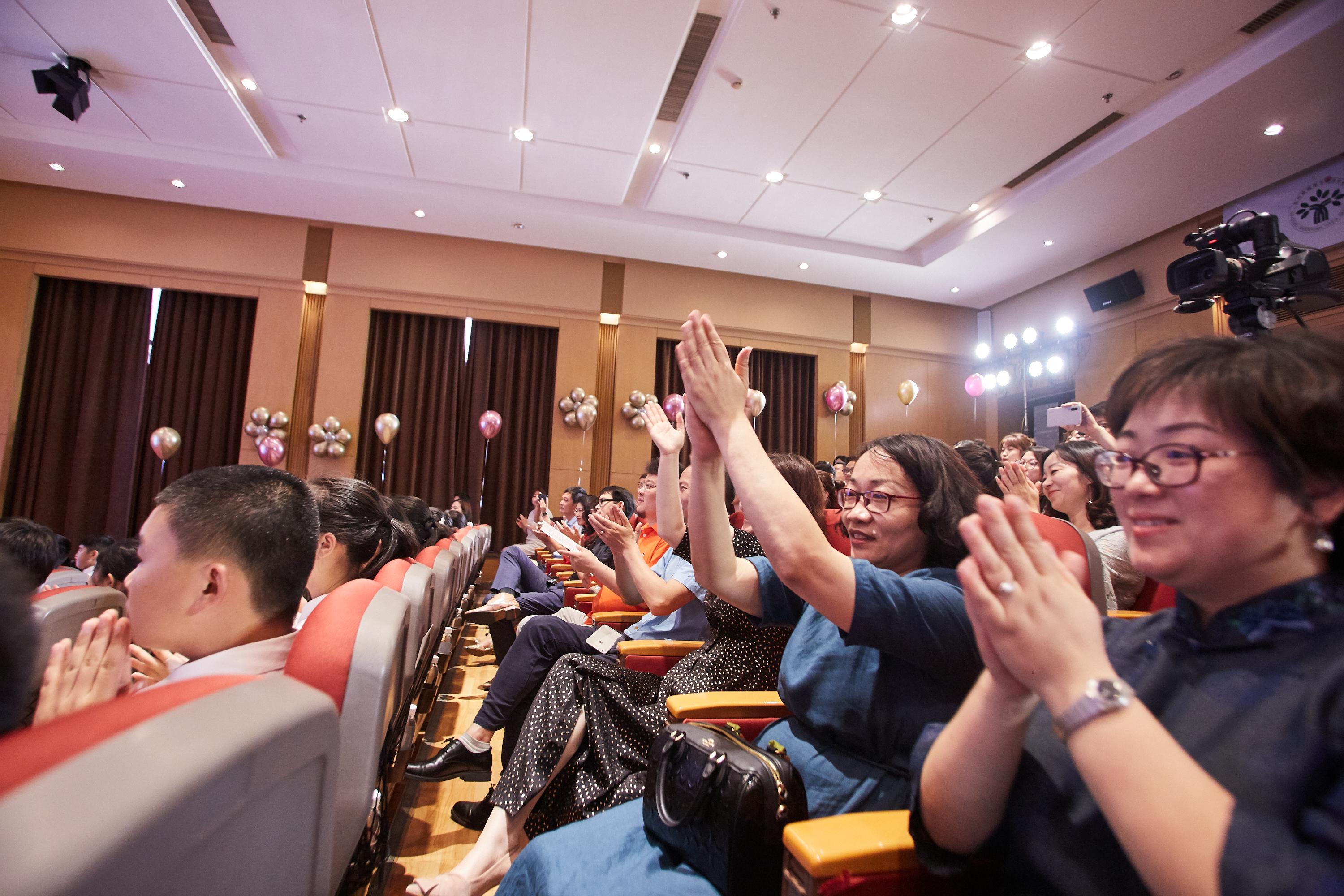 浙江少儿频道与绿城亲亲学校合作”成长树计划“用365天坚持爱