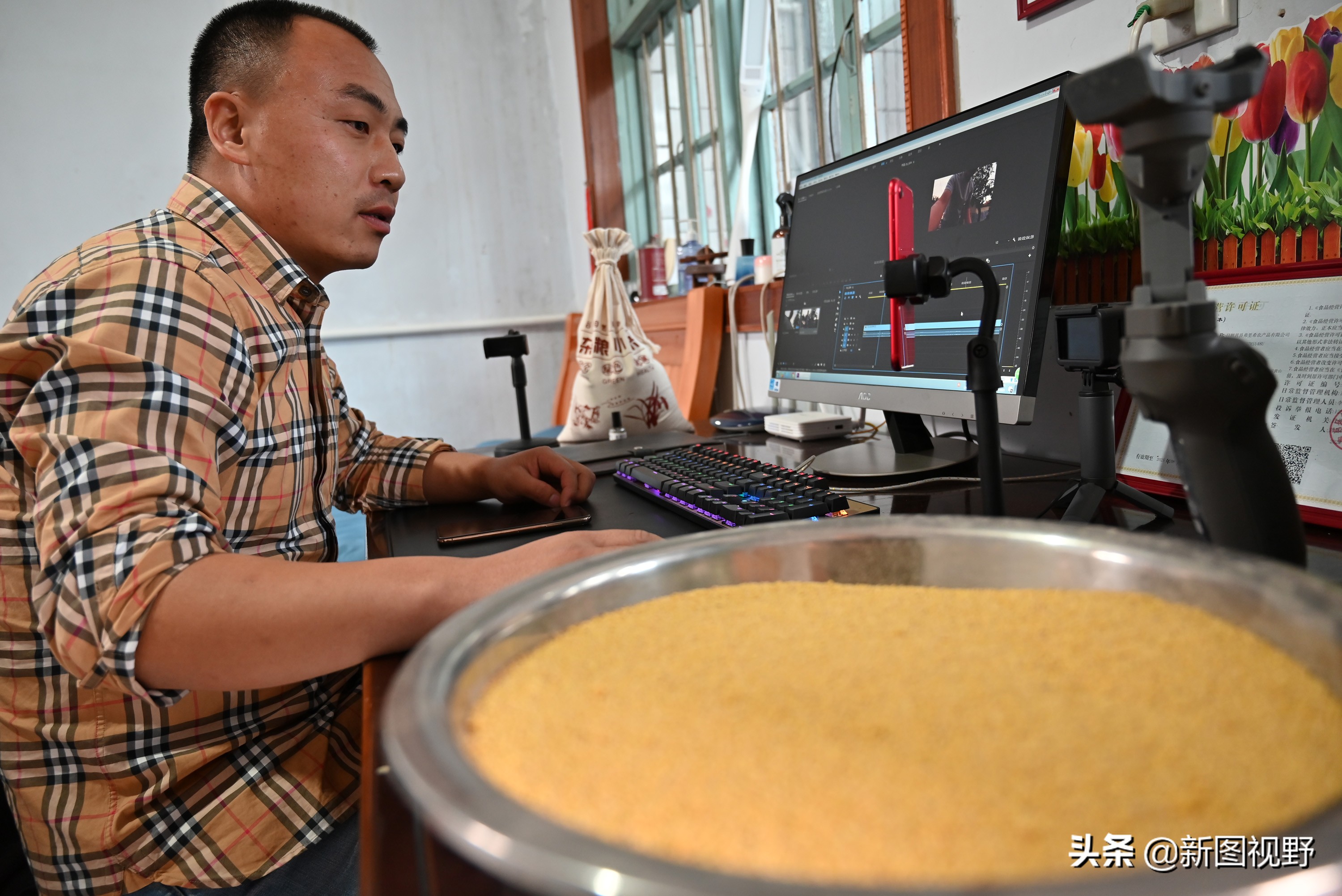 男子返乡拍短视频创业，3个月卖出10万元土货，带火了农村大集