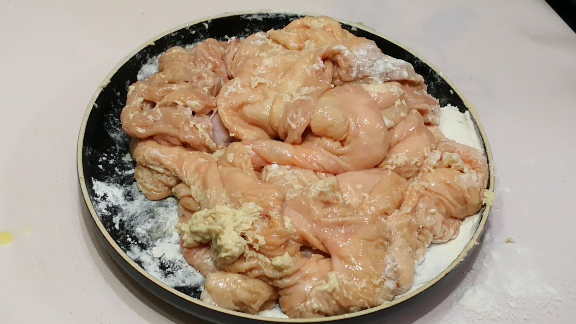 洗肥肠方法视频教程,半成品肥肠怎么去腥臭味