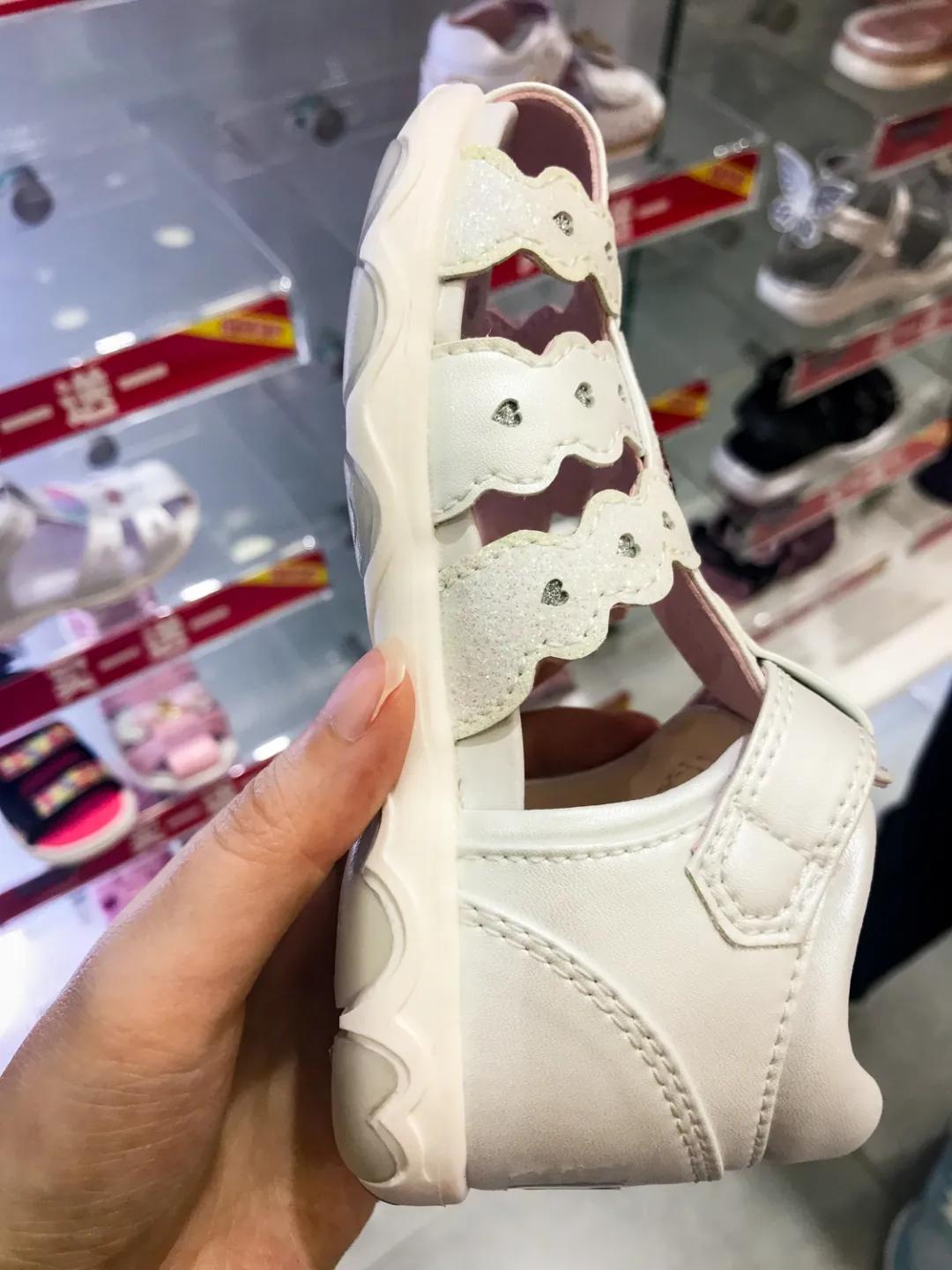 儿童穿哪种凉鞋比较好测评,关爱宝宝从脚开始