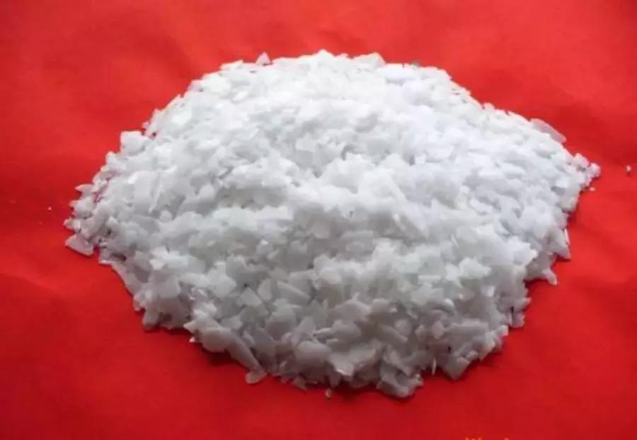 室内窗户玻璃发霉什么原因,门窗发霉有什么办法清理