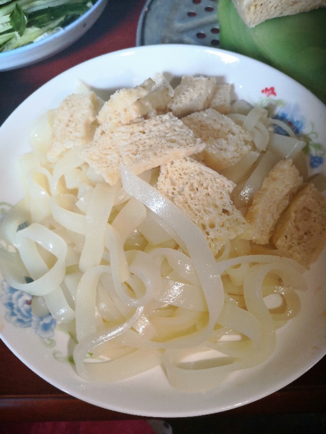 五彩凉皮的做法和配方视频,五彩凉皮的家常做法